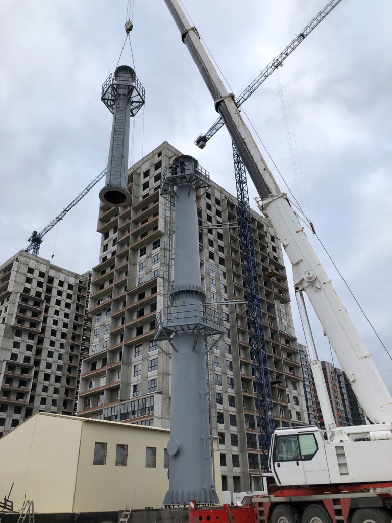 Процесс монтажа промышленной дымовой трубы правильной конструкции Процесс монтажа промышленной дымовой трубы правильной конструкции