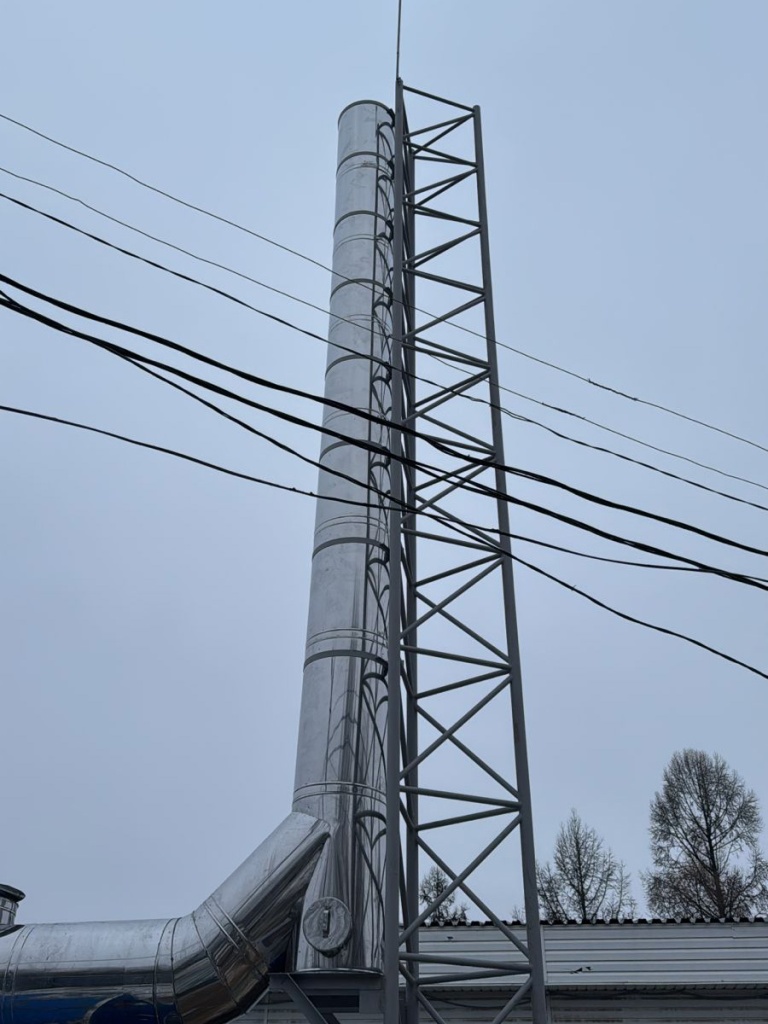 Ферменная дымовая труба с трехгранной опорной конструкцией