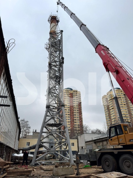 Ферменная дымовая труба высотой 75 м с четырьмя дымоходами диаметром 1200мм