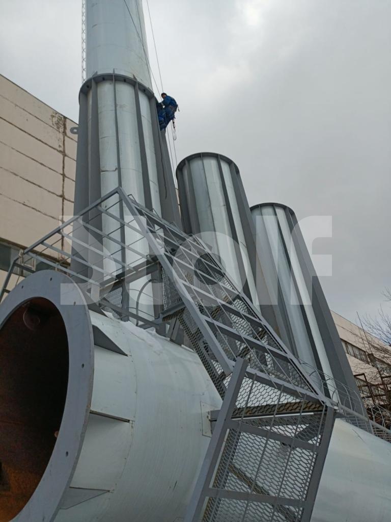Начат монтаж первых секции стальной самонесущей дымовой трубы «ТДСС-2020х10-3-60м-1в-3с»